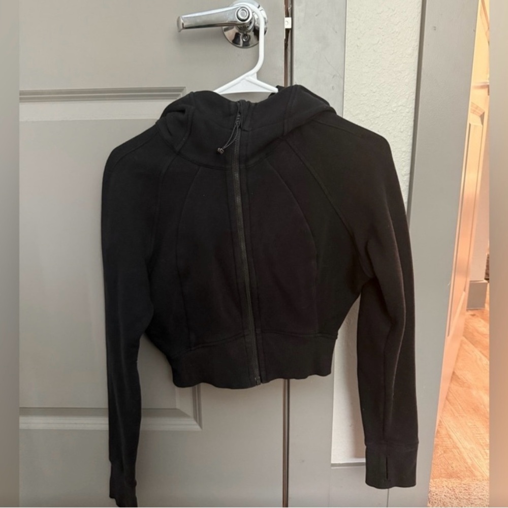 Lululemon- Black Cropped Hoodie